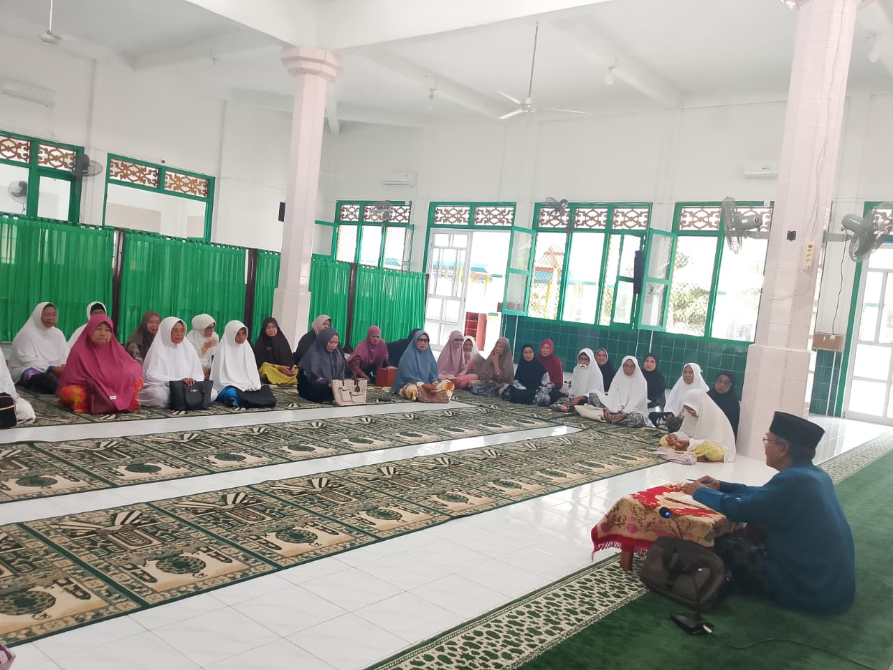 Ikuti pengajian BKMT di Masjid Annur, KUA Bunguran Barat Perkuat Pembinaan Ummat